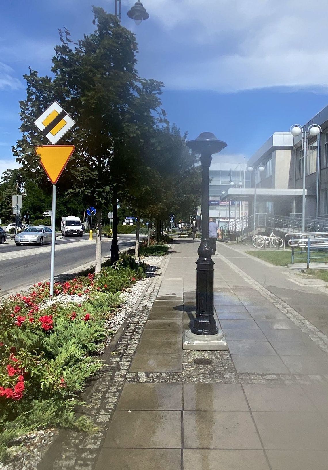 Wyglądają jak latarnie retro, ale chłodzą mieszkańców. Nowość w Otwocku Wyglądają jak latarnie retro, ale chłodzą mieszkańców. Nowość w Otwocku