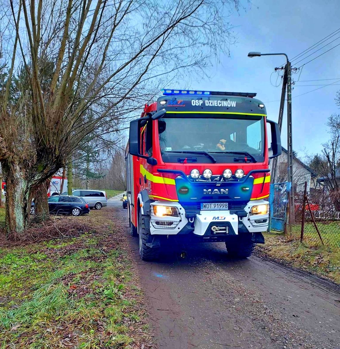 Wypadek na jednej z posesji nad Wisłą. Poszkodowany trafił do szpitala