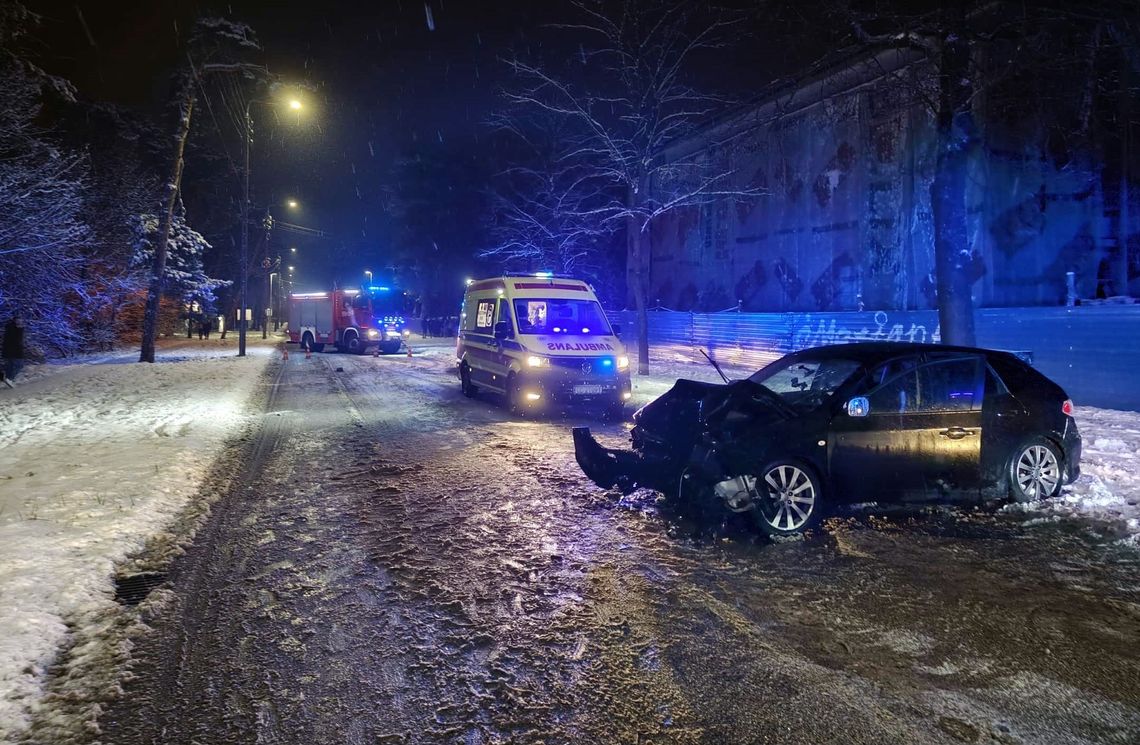 Wypadek na ul. Kraszewskiego. Dwie osoby poszkodowane [FOTO]