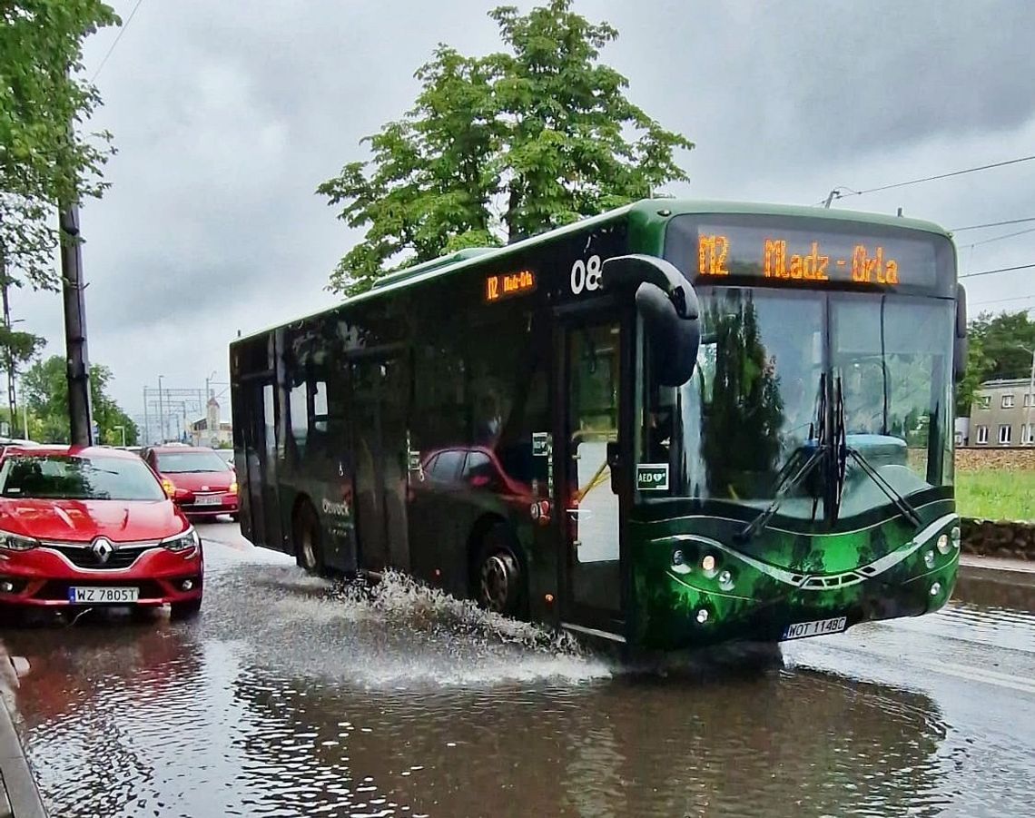 Zaczyna się budowa ronda. Będą zmiany w kursowaniu autobusów miejskich