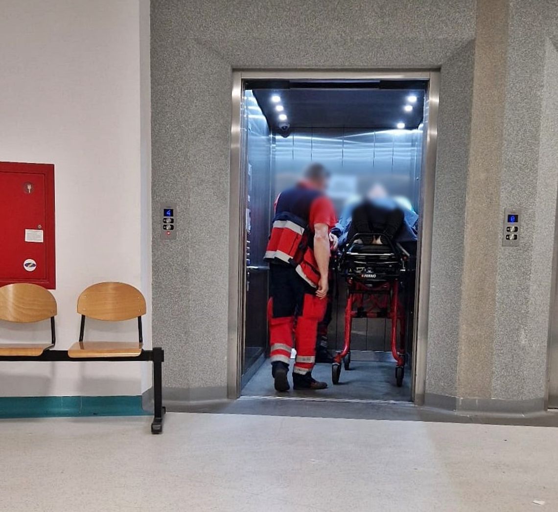 Wypadek na krajowej "50" i kolejne potrącenie na pasach