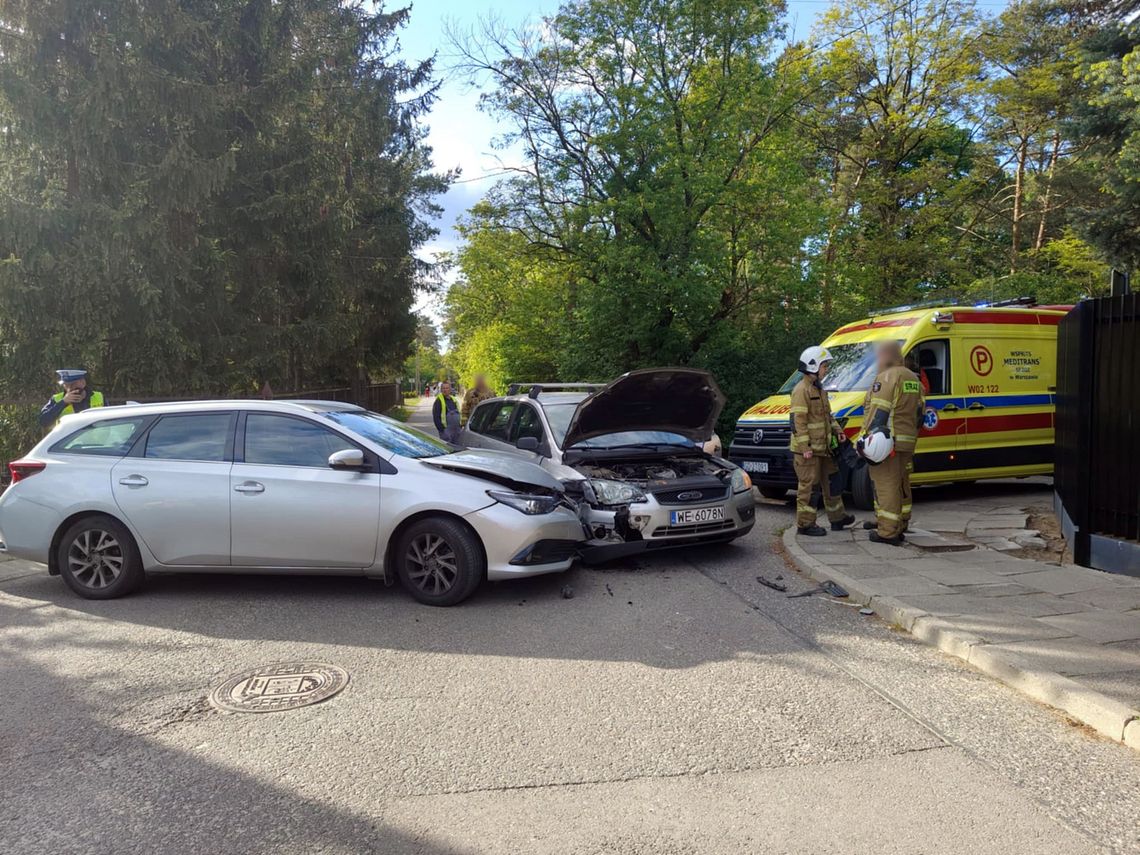 Zderzenie dwóch aut w Józefowie