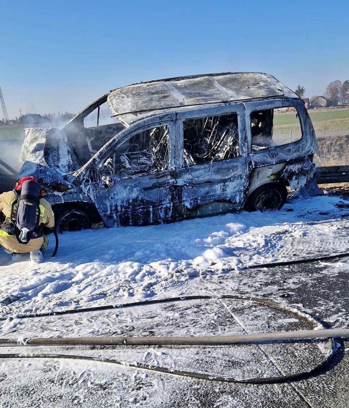 Zderzenie kilku pojazdów na trasie S17. Spłonęły dwa auta