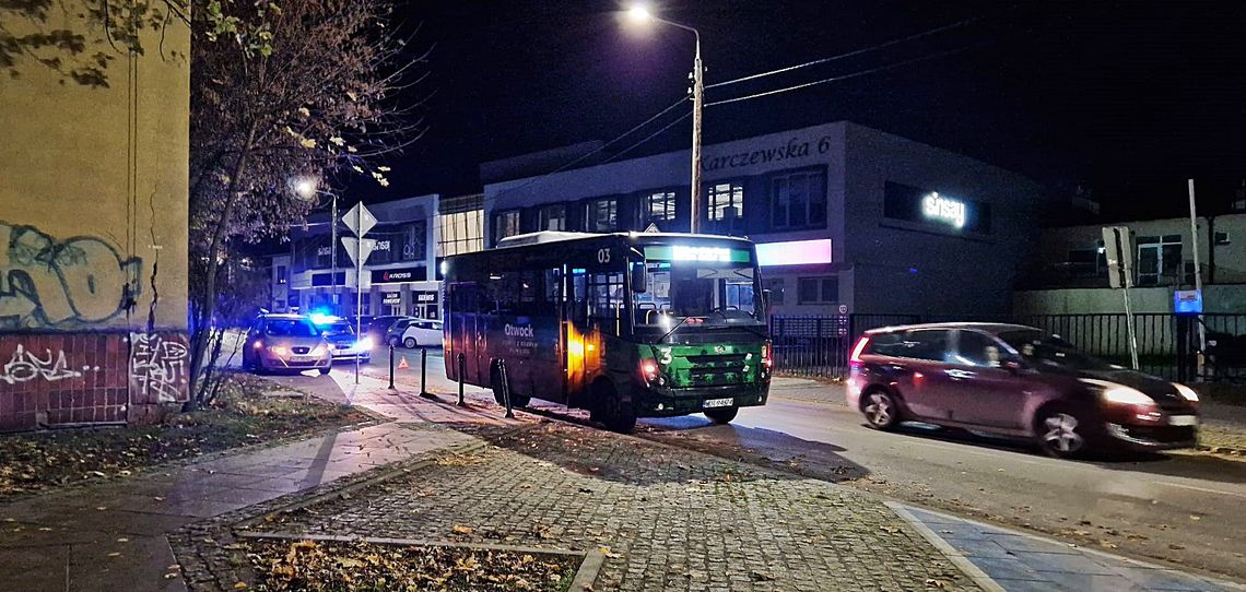 Zderzenie osobówki i miejskiego autobusu w centrum Otwocka