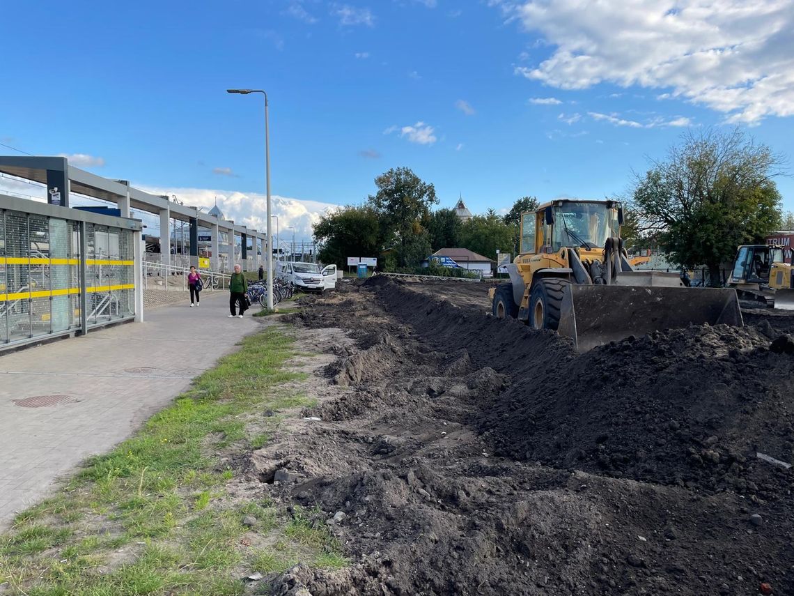 Zlikwidowali parking i rozkopali teren przy dworcu. Co budują przy PKP Otwock?