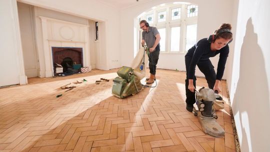 Usługi parkieciarskie, cyklinowanie podłóg i schodów