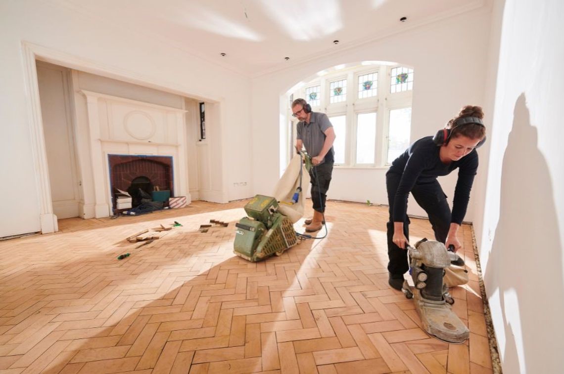 Usługi parkieciarskie, cyklinowanie podłóg i schodów