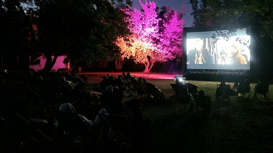 Kino na Plaży Romantycznej - „Emma i czarny jaguar” Kino na Plaży Romantycznej - „Emma i czarny jaguar”