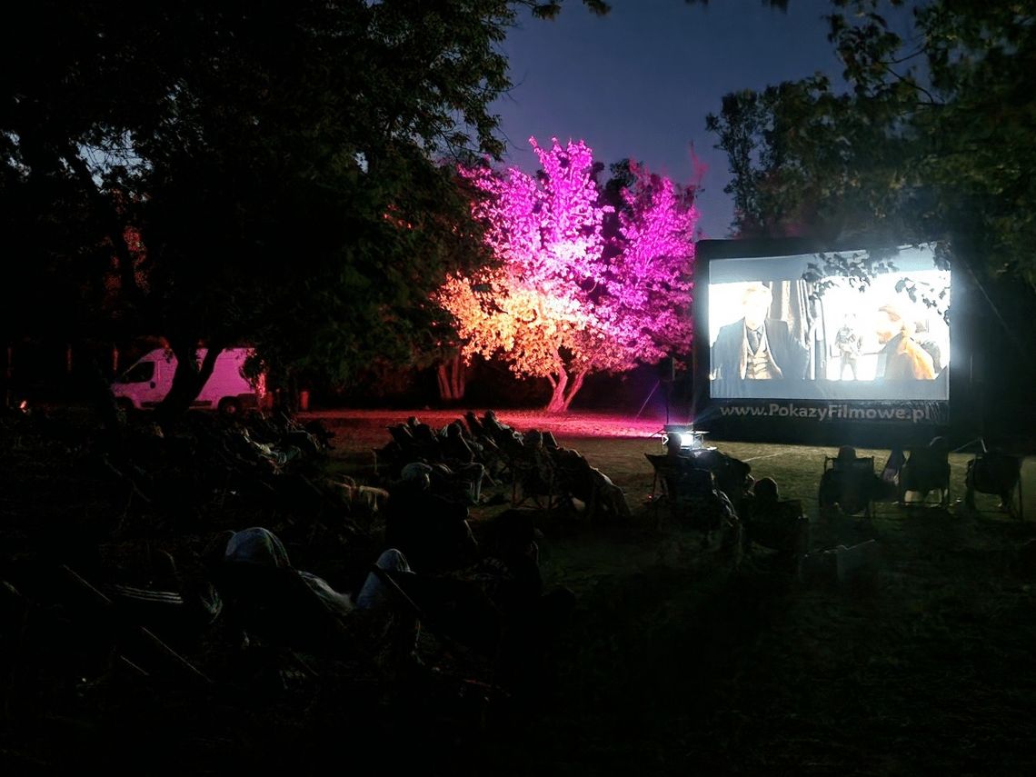 Kino na Plaży Romantycznej - „Emma i czarny jaguar” Kino na Plaży Romantycznej - „Emma i czarny jaguar”