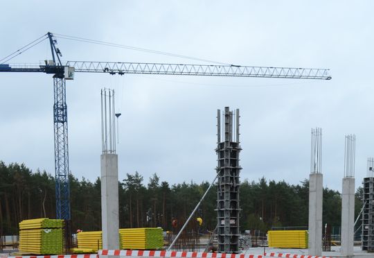 Potrzebny był dźwig o dużym zasięgu ramienia.