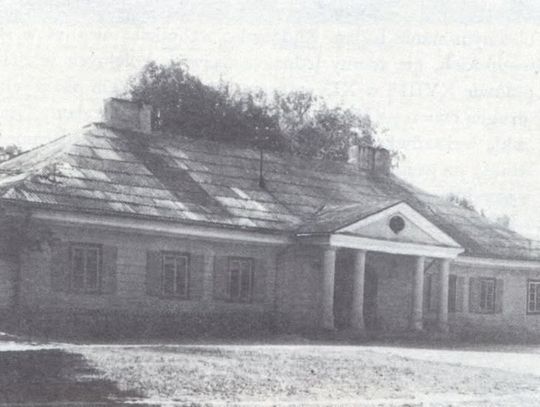Rudzienko_dwór w l.  80..
