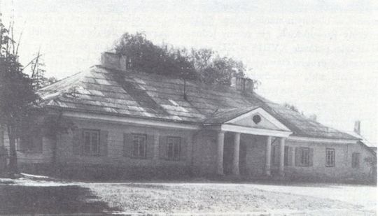 Rudzienko_dwór w l.  80..