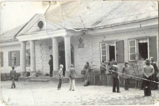 Rudzienko_dwór w l. 80.