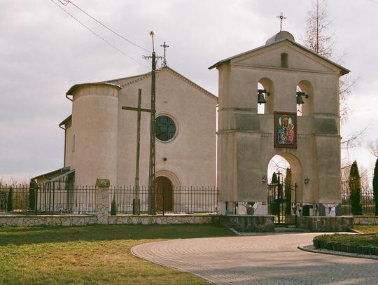 Ostrówek_kosciół_Z.W. III 2008