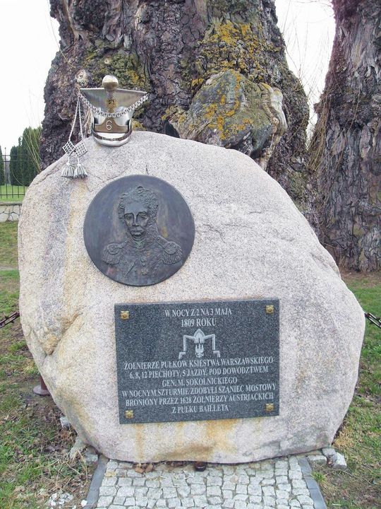 Ostrówek - pomnik upamiętniający bitwę z 1809 r.