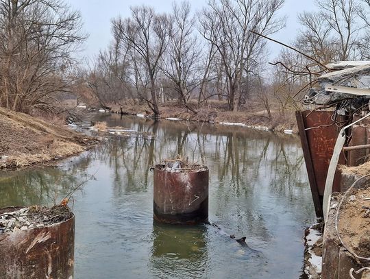 Burzenie starego mostu na 801