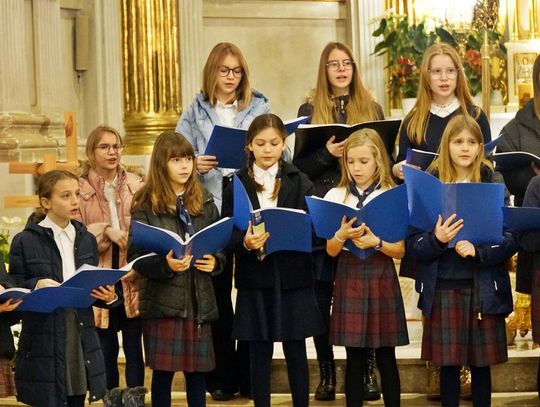 XIX Przegląd Chórów Powiatu Otwockiego w kościele św. Wita - GALERIA [31]