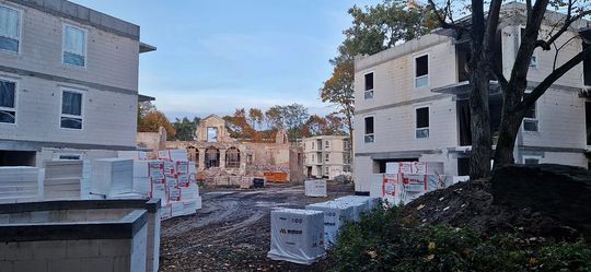 Teren dawnego Dworu Bojarów zmienił się nie do poznania - fot. Agnieszka Jaskulska