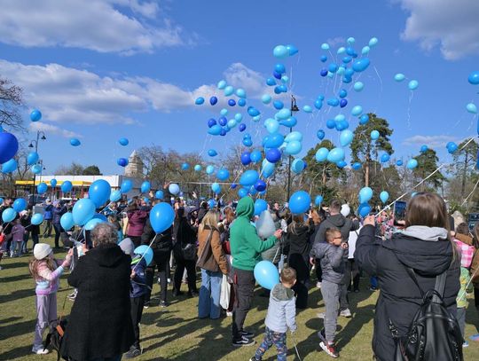 Niebieski dzień w centrum Otwocka - GALERIA [36]