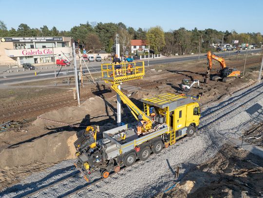 Praca dwudrogowego pojazdu sieciowego na szlaku Radość – Międzylesie (2)