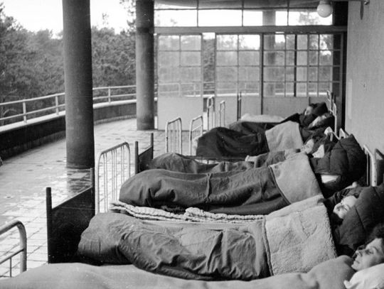 Spacer po dawnym sanatorium wojskowym ECZ w Otwocku