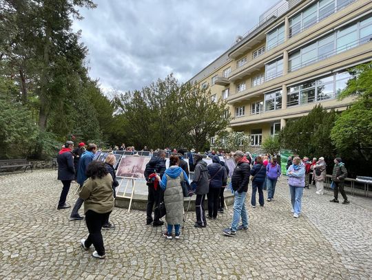 Spacer po dawnym sanatorium wojskowym ECZ w Otwocku - fot. Agnieszka Jaskulska