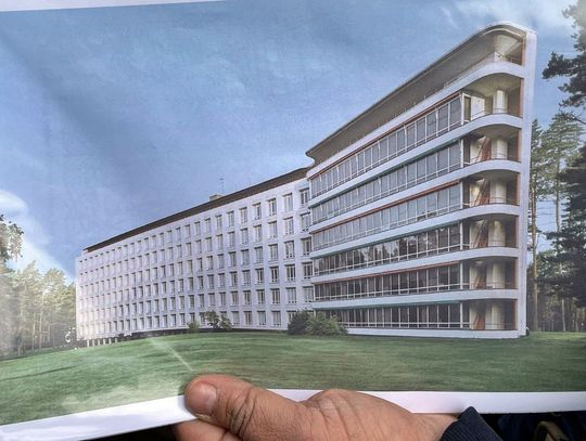 Spacer po dawnym sanatorium wojskowym ECZ w Otwocku - fot. Agnieszka Jaskulska