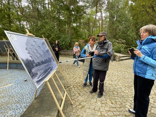 Spacer po dawnym sanatorium wojskowym ECZ w Otwocku - fot. Agnieszka Jaskulska