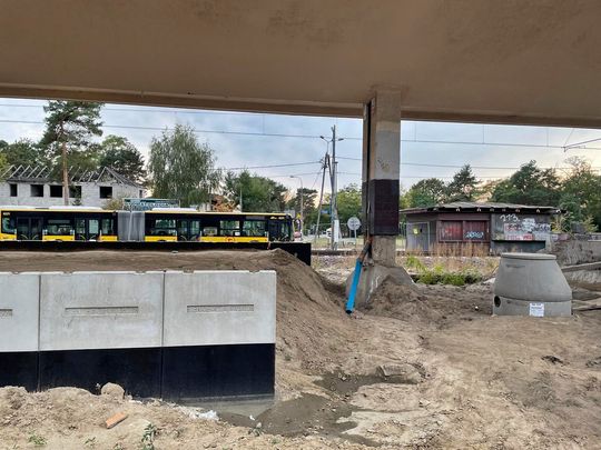 Budowa wiaduktu, tuneli i mostów. Tak zmienia się linia otwocka