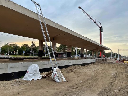 Budowa wiaduktu, tuneli i mostów. Tak zmienia się linia otwocka