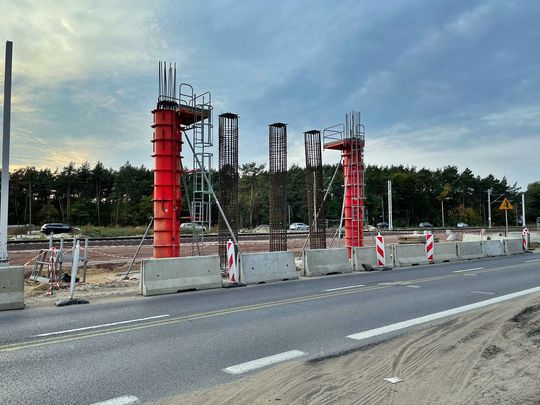 Budowa wiaduktu, tuneli i mostów. Tak zmienia się linia otwocka