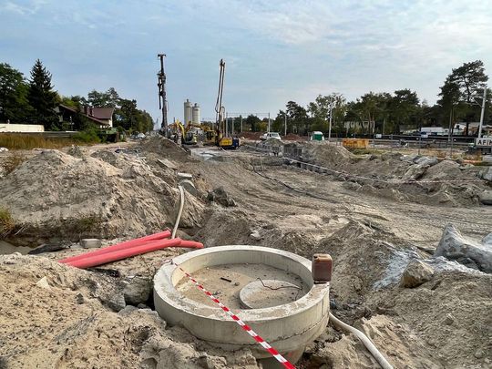 Budowa wiaduktu, tuneli i mostów. Tak zmienia się linia otwocka