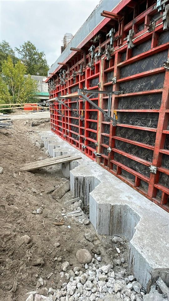 Budowa wiaduktu, tuneli i mostów. Tak zmienia się linia otwocka