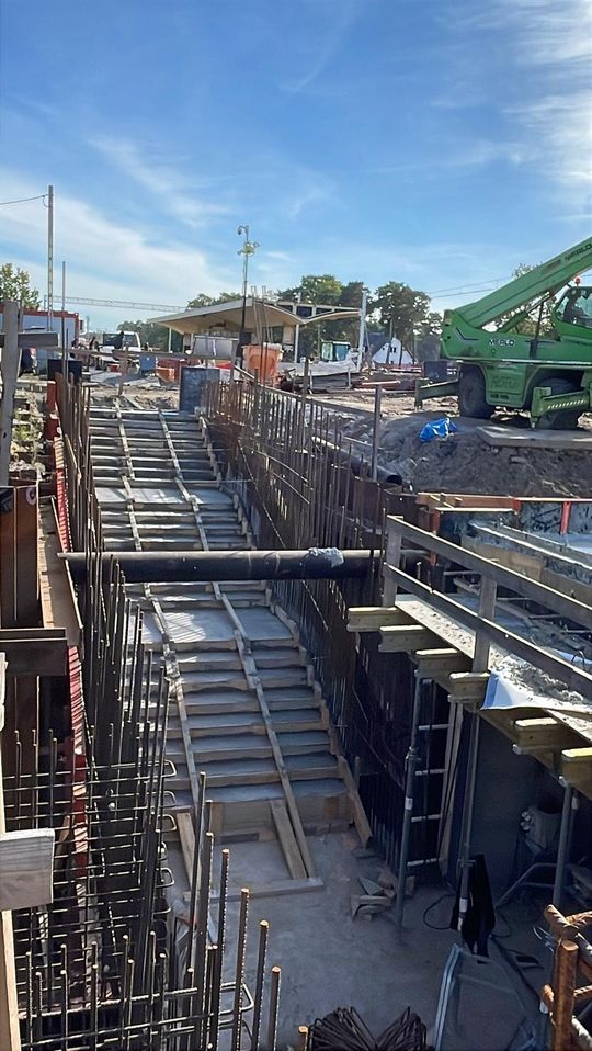 Budowa wiaduktu, tuneli i mostów. Tak zmienia się linia otwocka